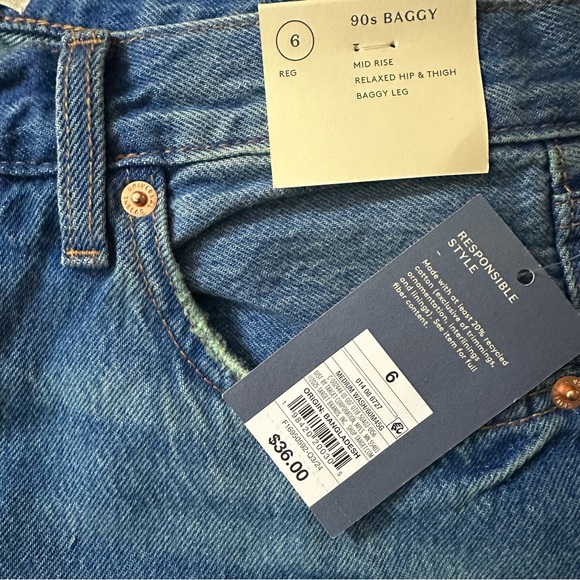 Universal Thread Medium Wash Mid Rise 90's Baggy Jeans - Picture 4 of 5